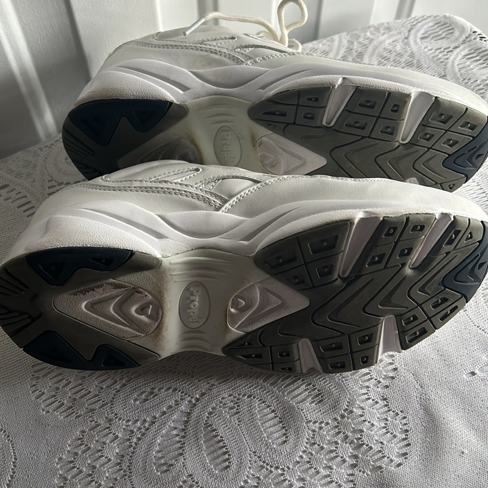 Propet sneakers Size 9.5 -4E. - Picture 6 of 6
